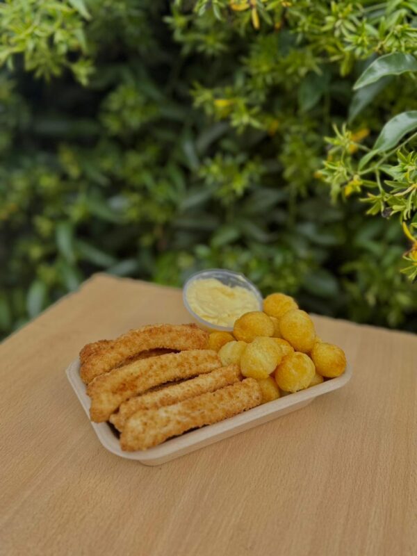 PALITOS DE POLLO + PAPAS NOISETTES + DIP A ELECCION